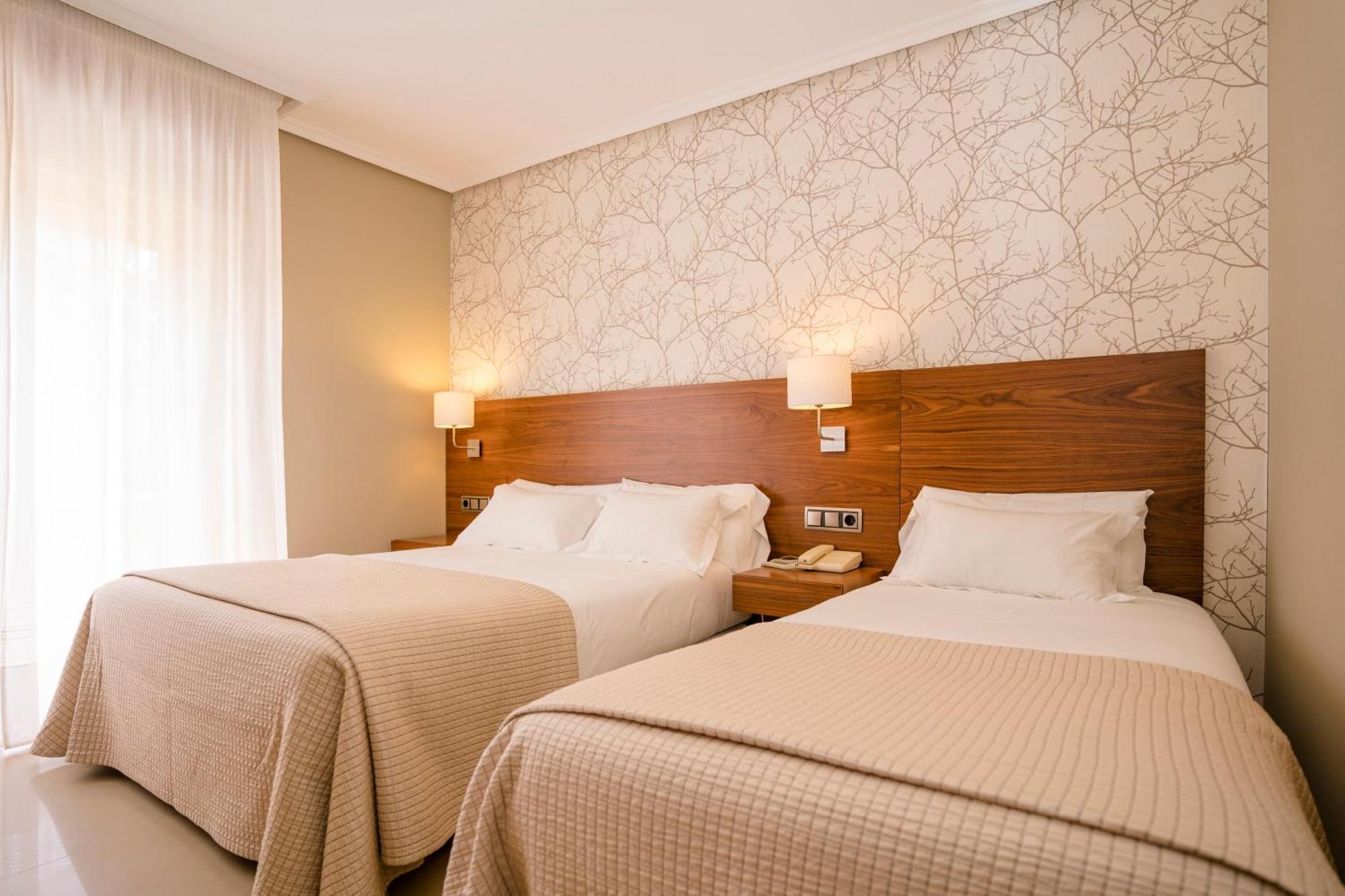 Hotel Piramide Portonovo Quarto foto