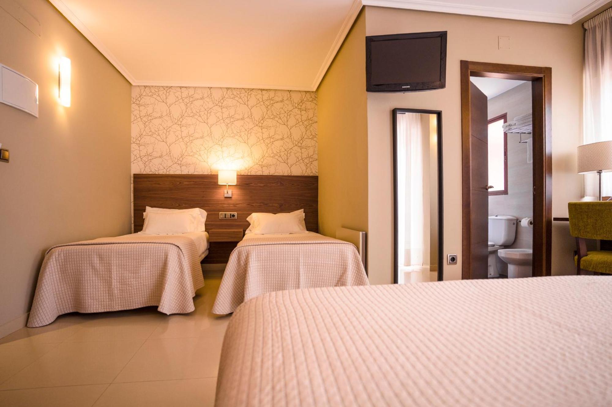 Hotel Piramide Portonovo Quarto foto